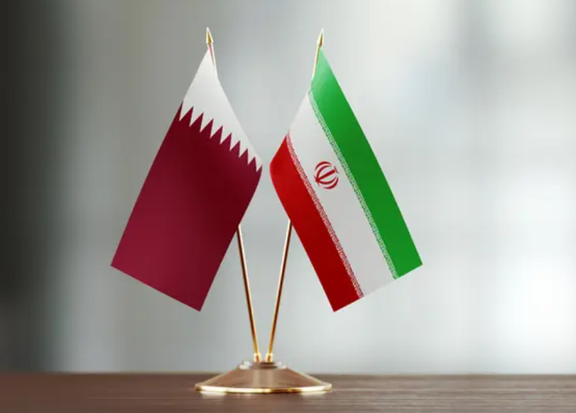 وزيرا خارجية إيران وقطر يبحثان خفض التصعيد وممرًا ملاحيًا مؤقتًا في مضيق هرمز